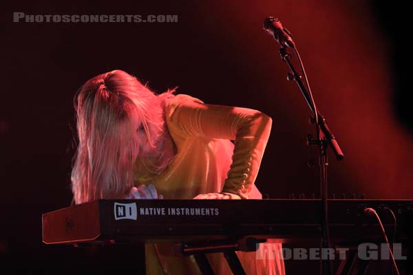 AUSTRA - 2017-03-31 - PARIS - Le Trianon - 